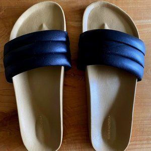 Beatrice Valenzuela black slides sandals sandalia size 6